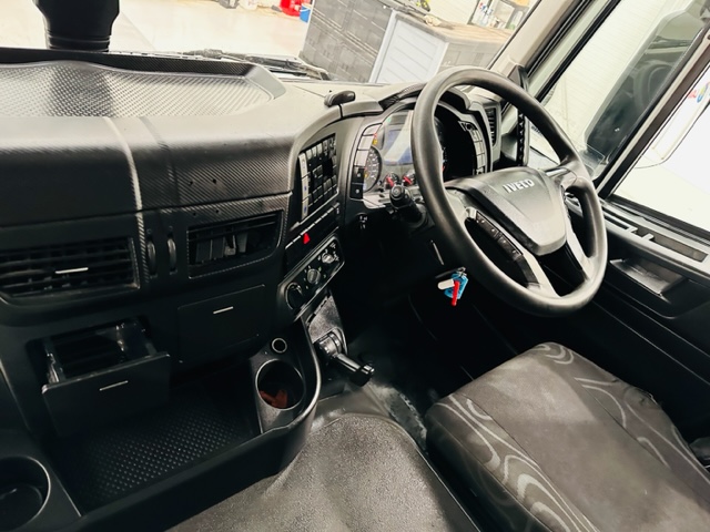 Iveco Stralis 310 Euro 6 6×2 Box Van