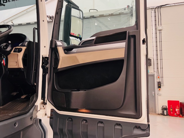 MAN TGX 26.460 6×2 Tractor Unit