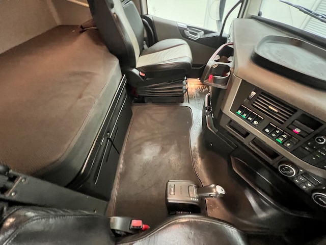 Volvo FH 500 6×2 Midlift Tractor Unit