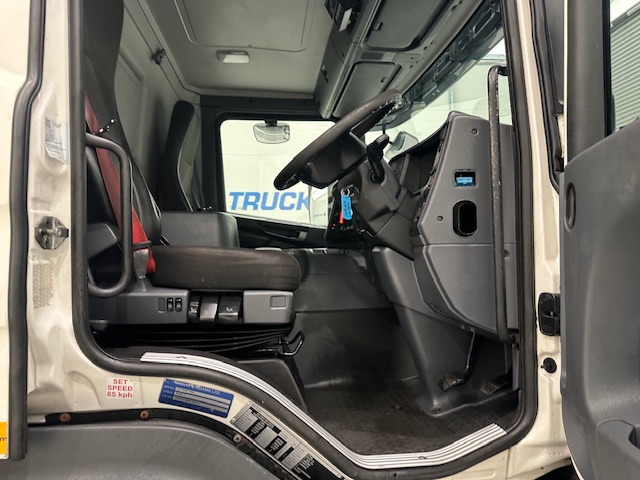 Scania P280 6×2 Rear Lift Day Cab Fridge Box