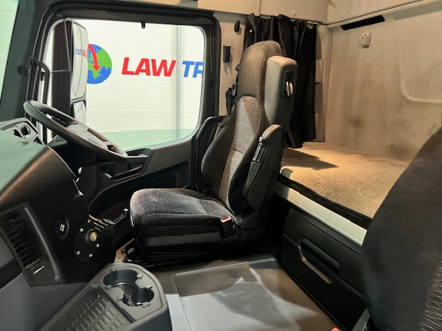 Mercedes Actros 2533 6×2 Sleeper Cab Curtainsider