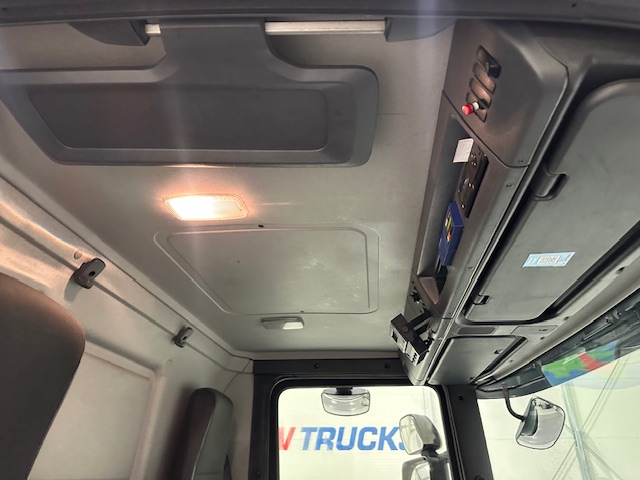 Scania P280 6×2 Rear Lift Day Cab Fridge Box