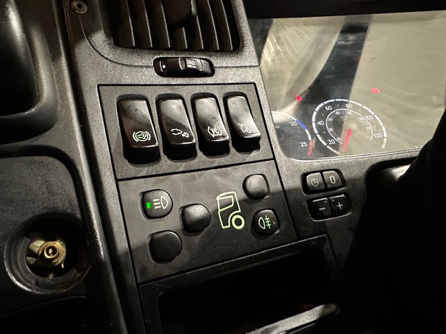 Scania R270 4×2 Sleeper Cab Box Van Manual