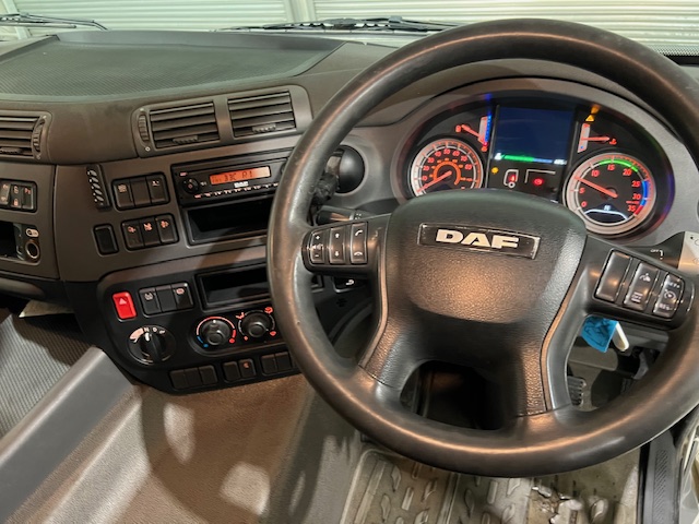 DAF CF 250 4×2 Sleeper Cab Curtainsider