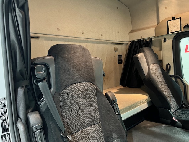 Mercedes Actros 1824 Sleeper Cab Curtainsider