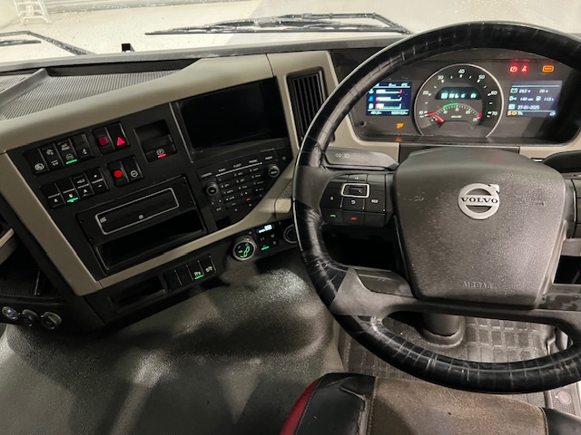 Volvo FM 450 6×2 Midlift Tractor Unit