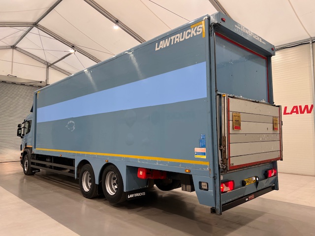 Scania P320 6×2 10 Tyre Rear Lift Insulated Box Van
