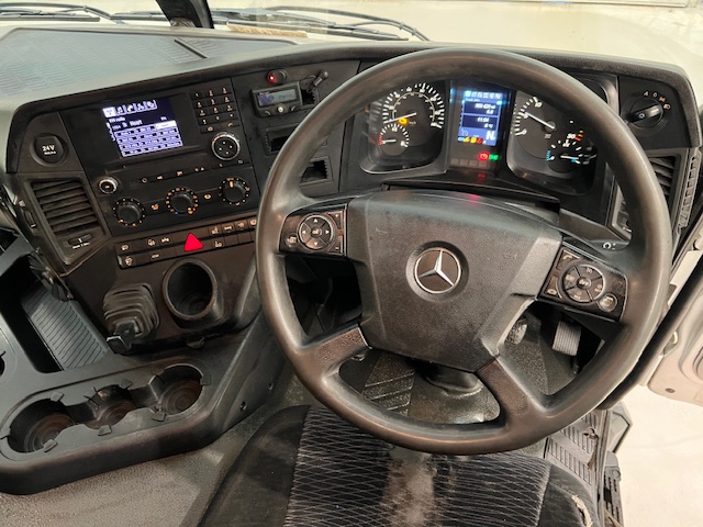 Mercedes Actros 2530 6×2 Day Cab Curtainsider