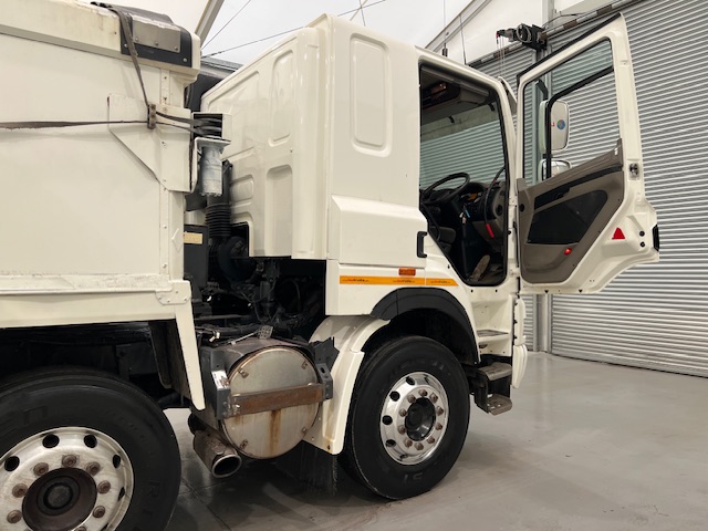 DAF CF85 360 8×4 Sleeper Cab Tipper Manual