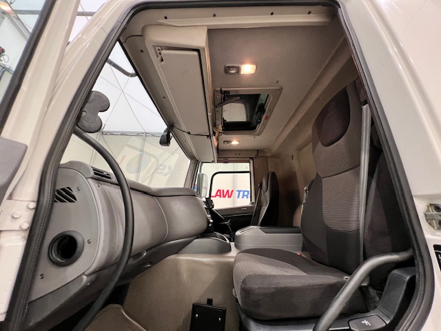 DAF CF 290 6×2 Rear Steer Fridge Box