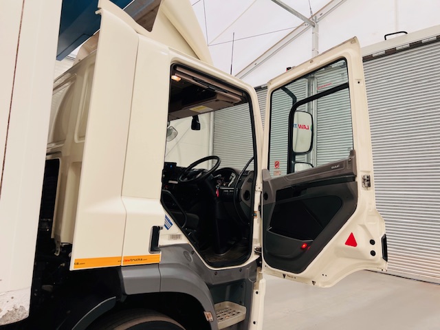 DAF CF 290 6×2 Rear Steer Fridge Box