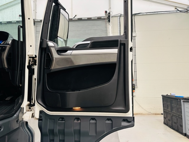 MAN TGX 26.440 6×2 Midlift Tractor Unit