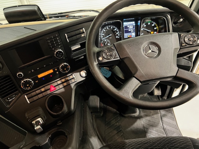 Mercedes Actros 1824 4×2 Sleeper Cab Box Van