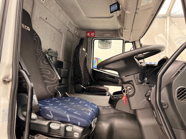 Iveco Stralis 310 AT 6×2 Box Van