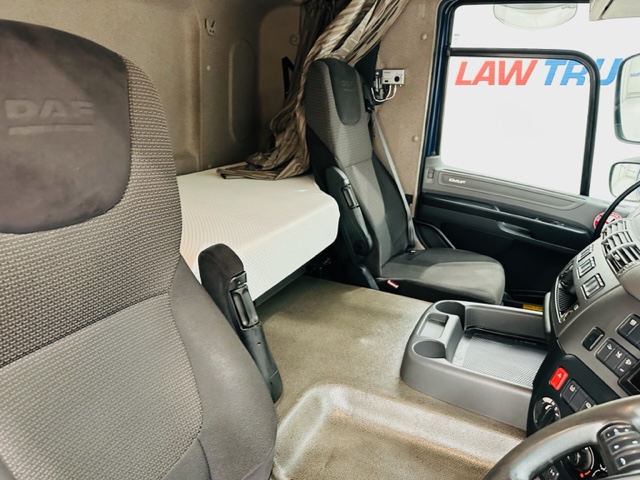DAF CF 250 4×2 Sleeper Cab Curtainsider