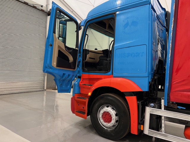 Mercedes Actros 2530 6×2 Sleeper Cab Curtainsider