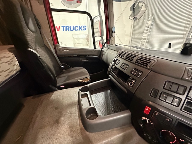 DAF CF 290 6×2 Rear Lift Sleeper Cab Curtainsider