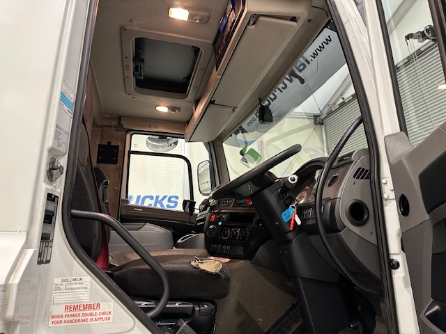 DAF CF 330 Rear Lift Day Cab Fridge Box