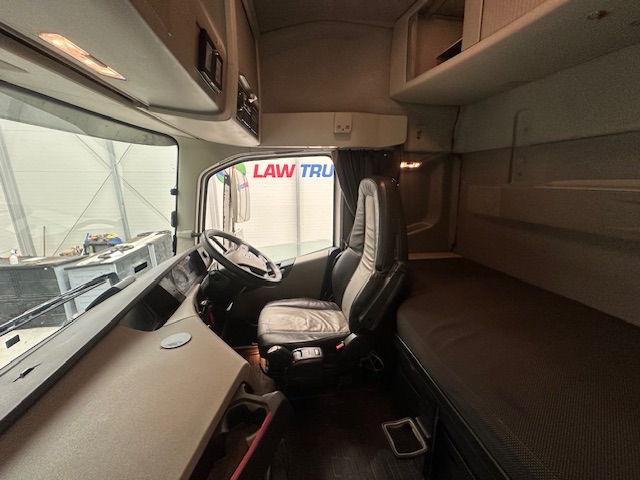 Volvo FH 500 6×2 Midlift Tractor Unit