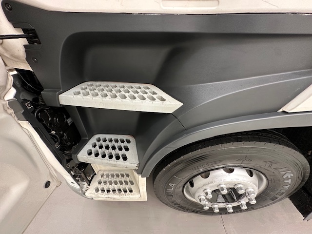Volvo FH 460 6×2 Midlift Tractor Unit