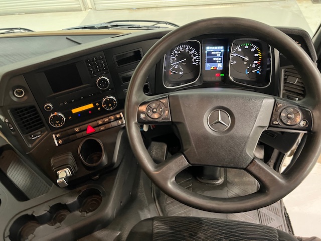 Mercedes Actros 1824 4×2 Sleeper Cab Box Van