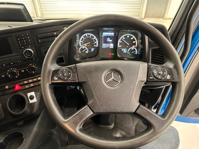 Mercedes Actros 1824 4×2 Day Cab Box Van