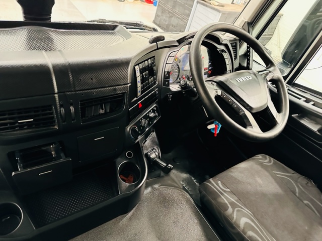 Iveco Stralis 310 Euro 6 6×2 Box Van