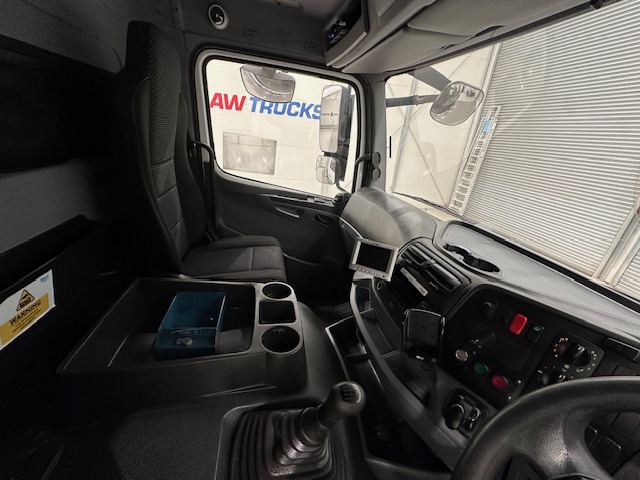 Mercedes Axor 1824 Day Cab Fridge Box