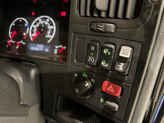 Scania R270 4×2 Sleeper Cab Box Van Manual