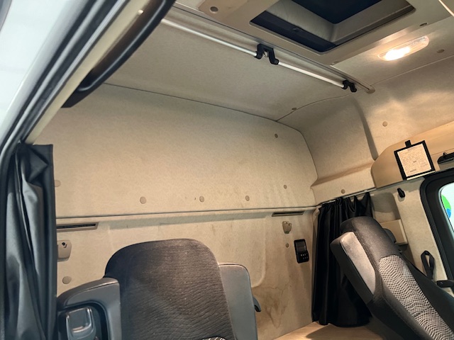 Mercedes Actros 1824 Sleeper Cab Curtainsider