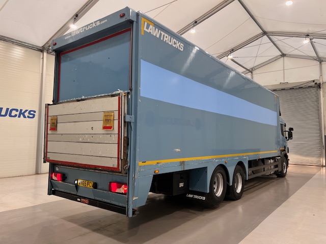 Scania P320 6×2 10 Tyre Rear Lift Insulated Box Van