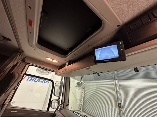 DAF CF 330 6×2 Rear Lift Sleeper Cab Curtainsider