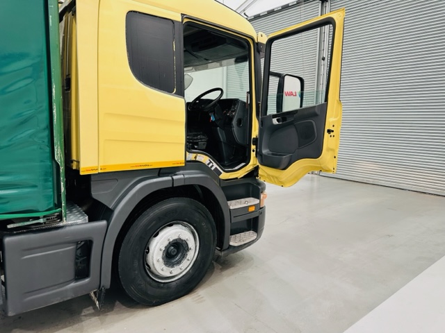 Scania P310 6×2 Sleeper Cab Curtainsider Manual