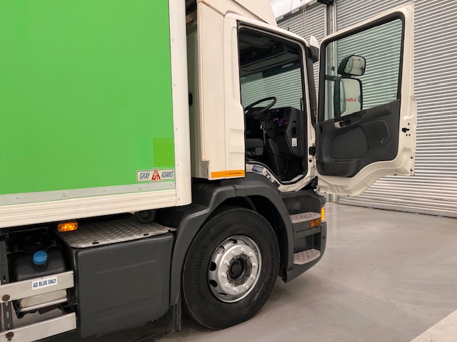 Scania P280 6×2 Rear Lift Day Cab Fridge Box