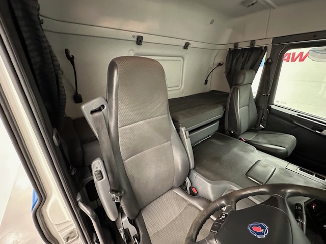Scania P250 4×2 Sleeper Cab Fridge Box