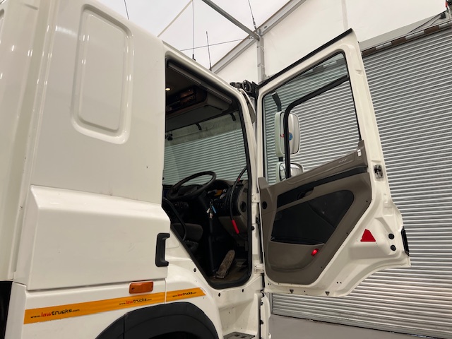 DAF CF85 360 8×4 Sleeper Cab Tipper Manual