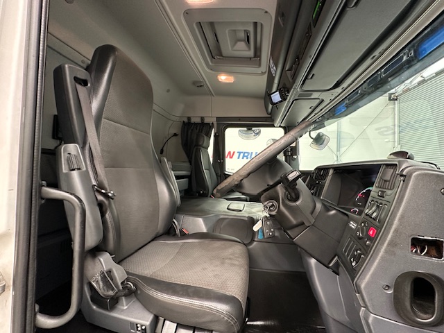 Scania P250 4×2 Sleeper Cab Fridge Box