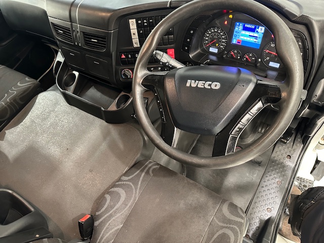 Iveco Stralis 360 6×2 Rear Steer Curtainsider
