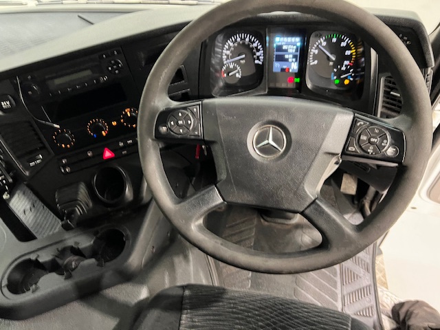 Mercedes Antos 1827 Day Cab Fridge Box