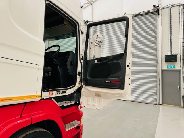 Scania R420 6×2 Midlift Topline Tractor Unit