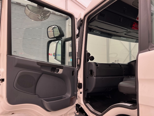 Scania P250 4×2 Sleeper Cab Box Van Manual