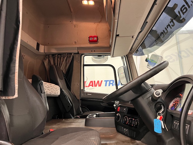 DAF CF 250 Sleeper Cab Curtainsider