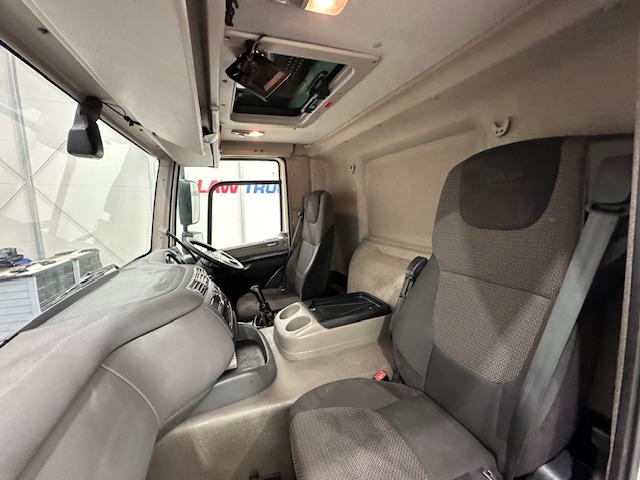 DAF CF 290 6×2 Rear Steer Fridge Box