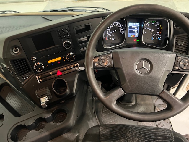Mercedes Actros 1824 4×2 Sleeper Cab Box Van