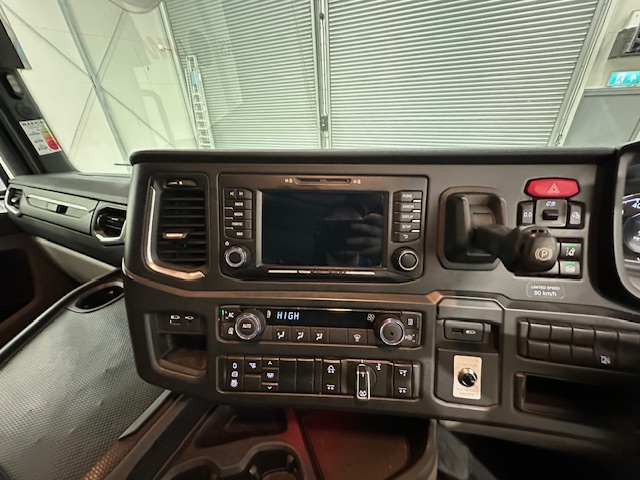 Scania R450 6×2 Midlift Highline Tractor Unit