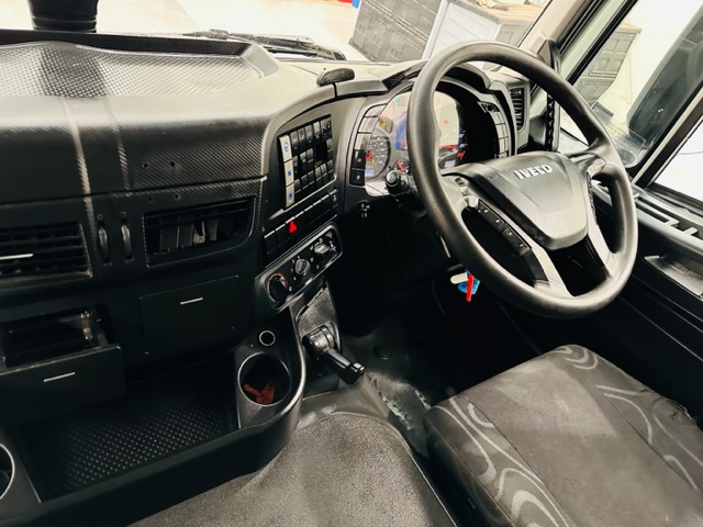 Iveco Stralis 310 Euro 6 6×2 Box Van