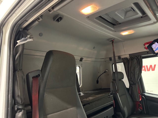 Scania P400 8×4 Sleeper Cab Tipper Manual