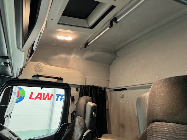 Mercedes Actros 2533 6×2 Sleeper Cab Curtainsider