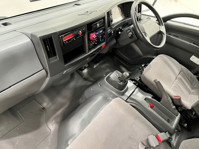 Isuzu N75.190 Day Cab Box Van