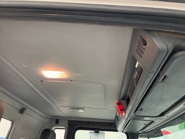 Scania P360 8×4 Day Cab Hookloader Manual